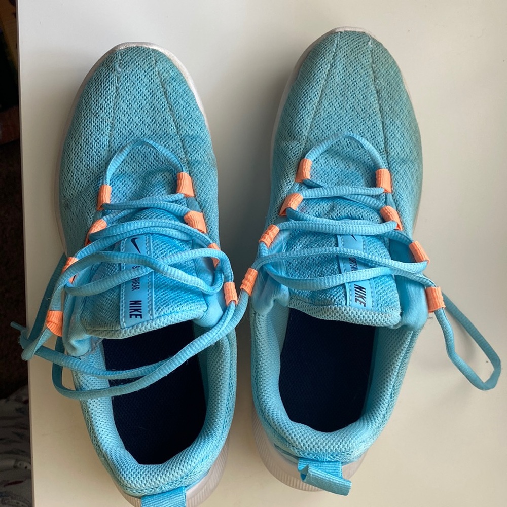 Nike girls tennis shoes